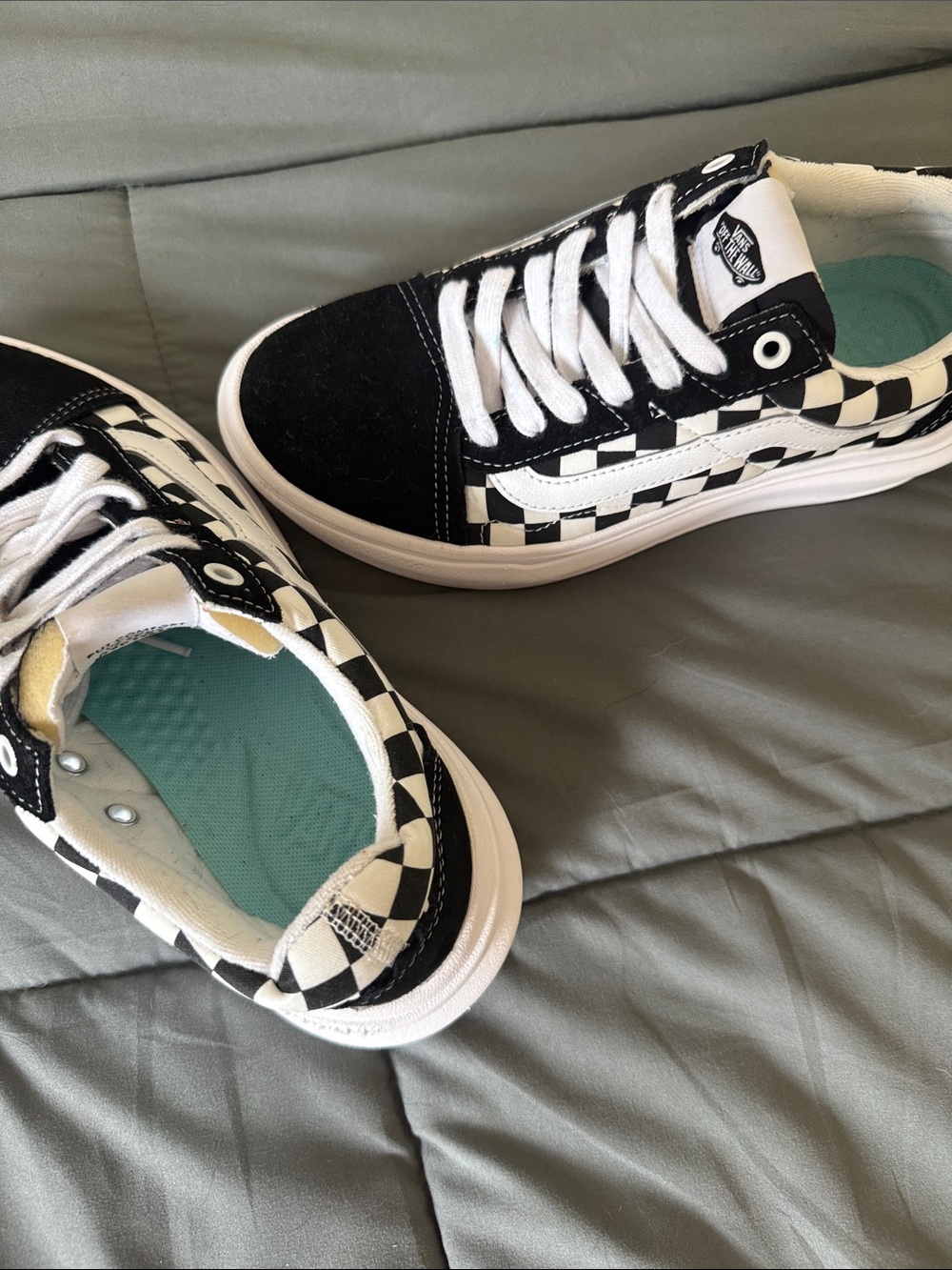 Vans Old Skool Overt CC Platform Shoes - Mint Condition - Picture 2 of 3